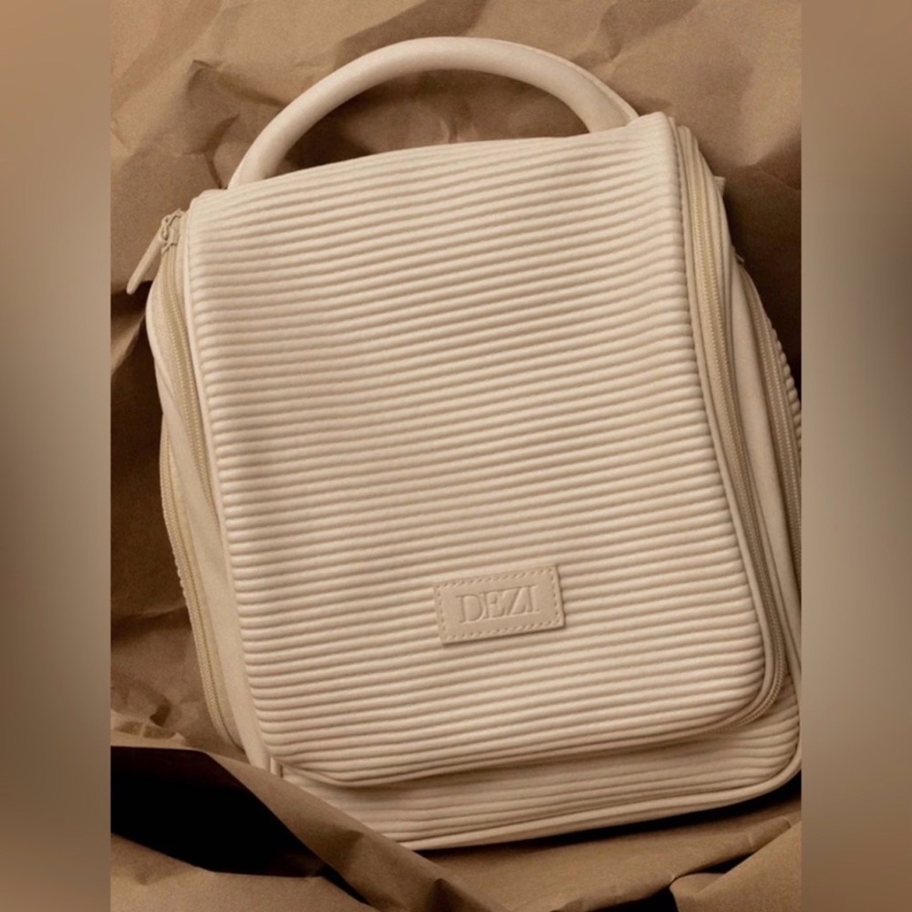 BRAND NEW DEZI Cream Textured Hanging Bag